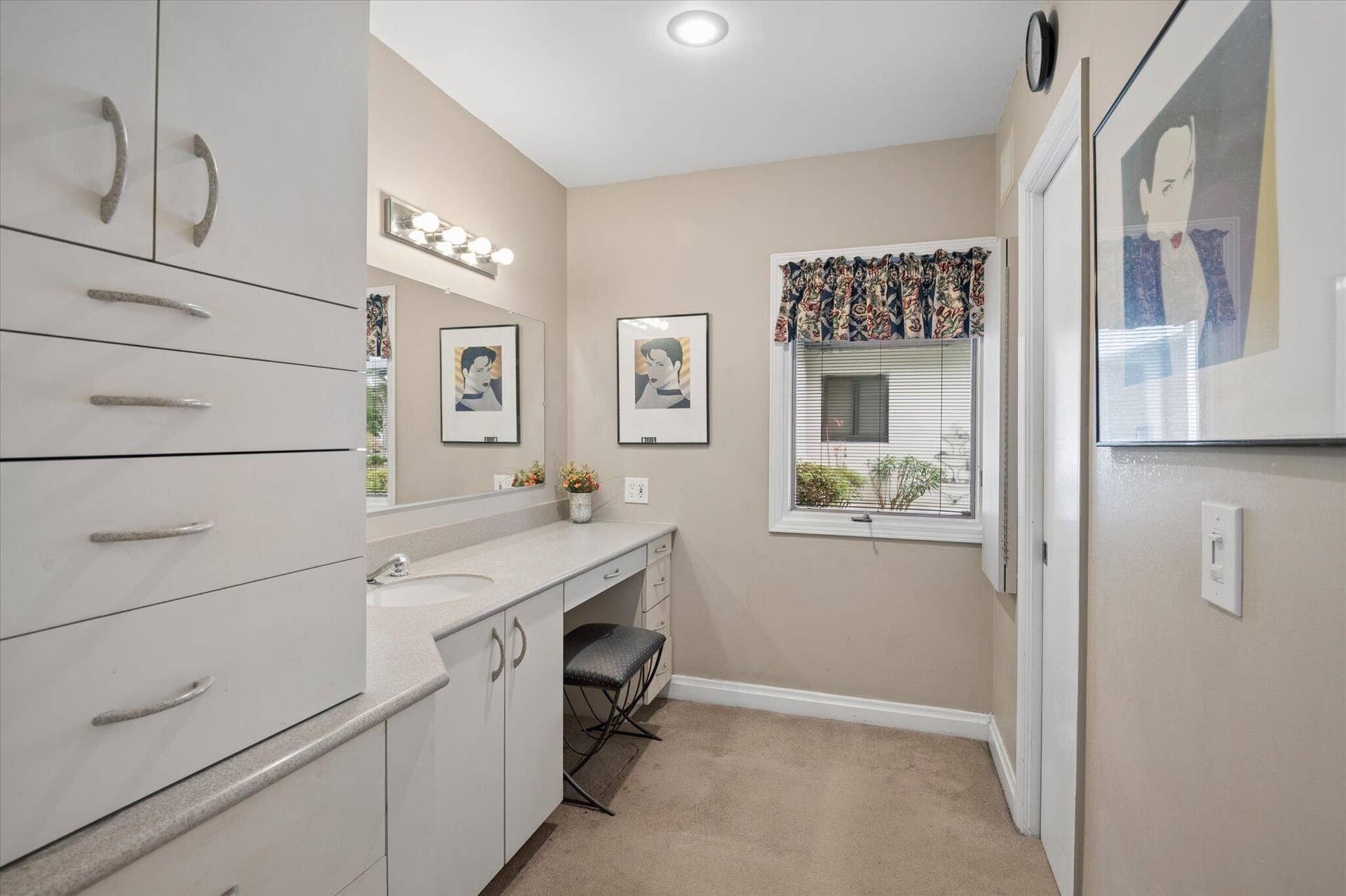 4120 SW 1ST Court, Plantation, FL 33317 Second dressing area with door to dressing area and door to closet off. Window to butterfly garden.