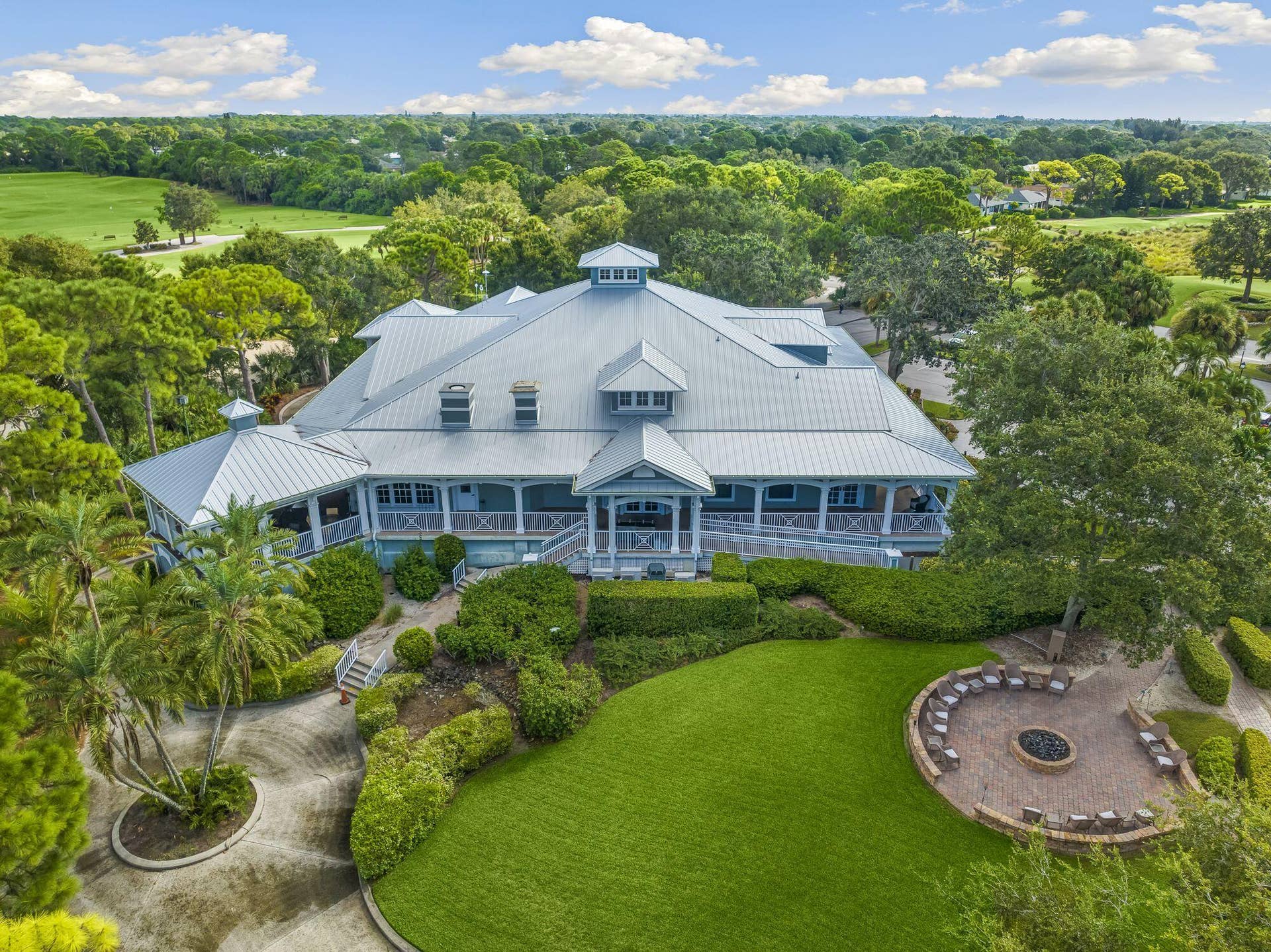 CLUB HOUSE