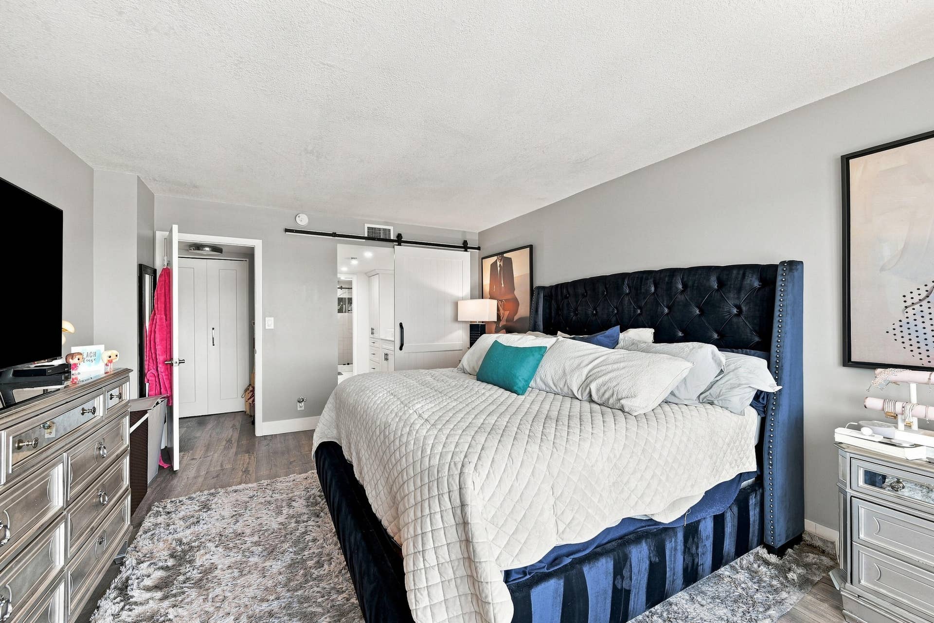 19_primary bedroom