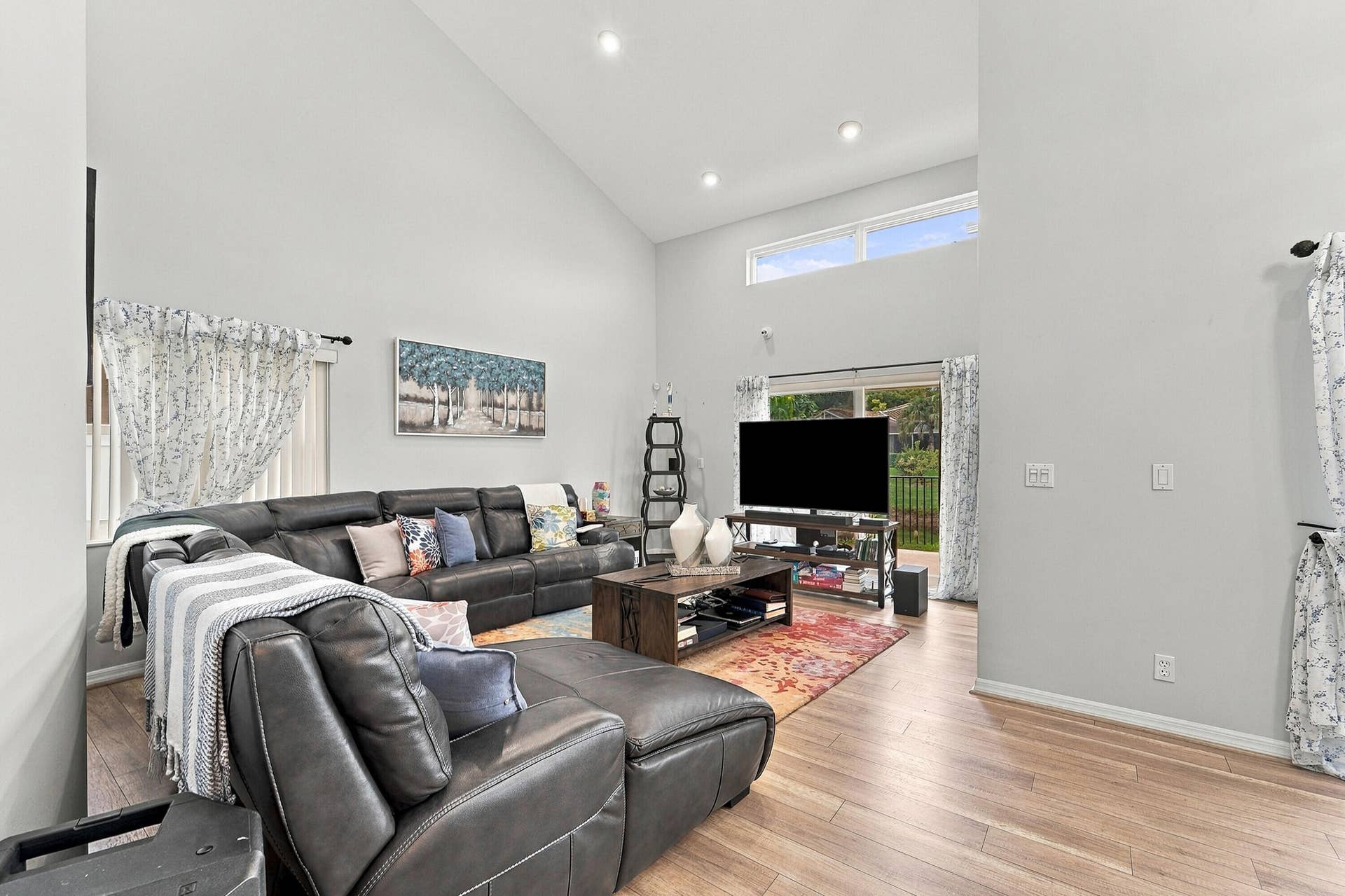 6211 NW 58th Way, Parkland, FL 33067 07_living room