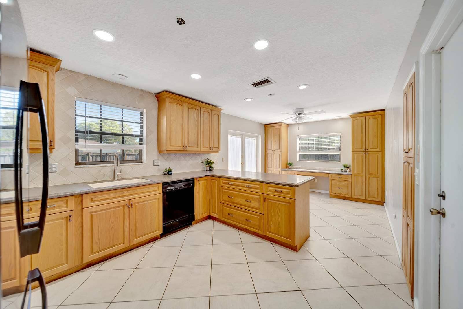 10941 GALLERY Street, Boca Raton, FL 33428 17-DSC08576
