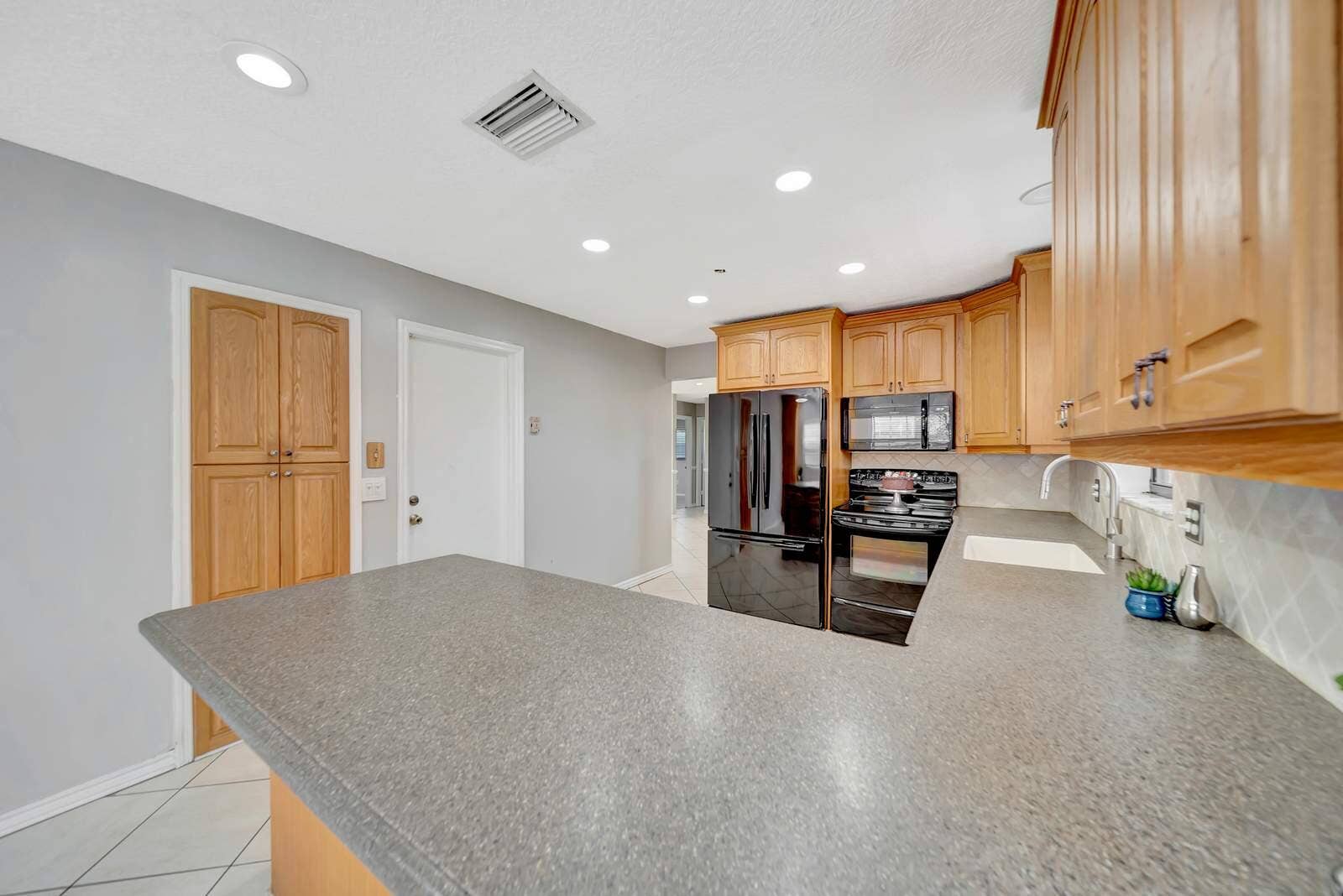 10941 GALLERY Street, Boca Raton, FL 33428 20-DSC08621