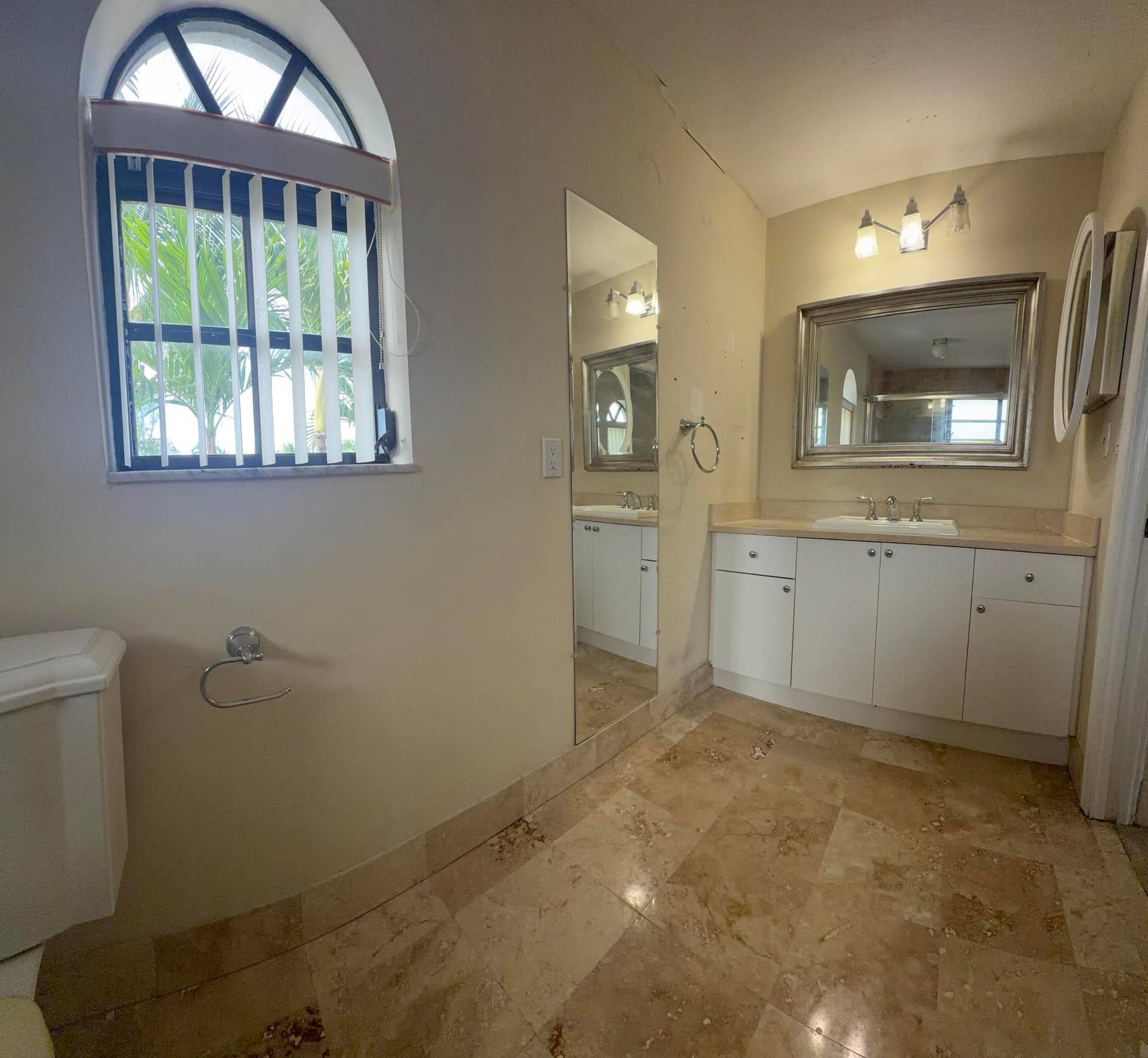 2390 NE 199th Street, Aventura, FL 33180 Upstairs master bathroom