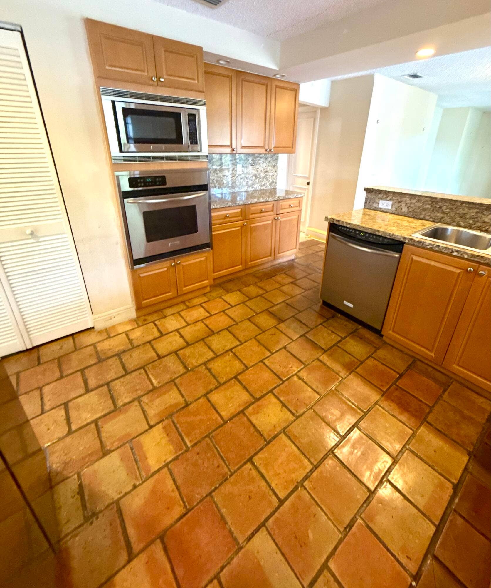 2390 NE 199th Street, Aventura, FL 33180 Kitchen