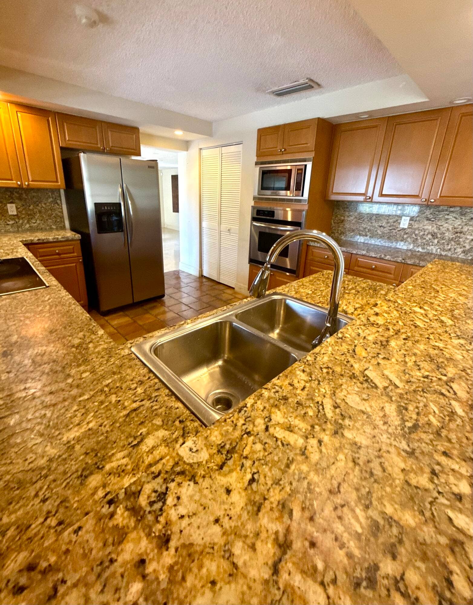 2390 NE 199th Street, Aventura, FL 33180 Kitchen
