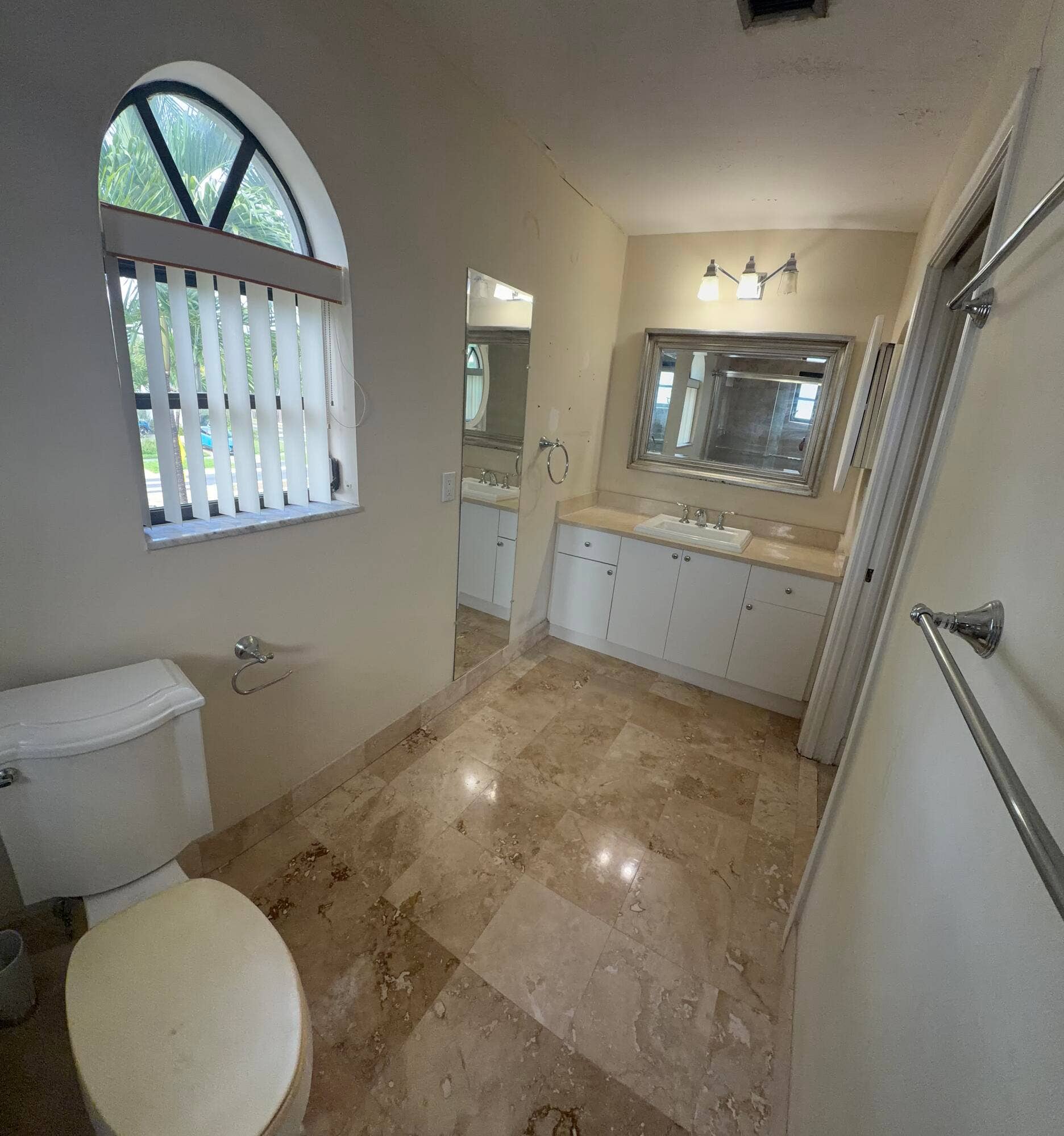 2390 NE 199th Street, Aventura, FL 33180 Upstairs master bathroom