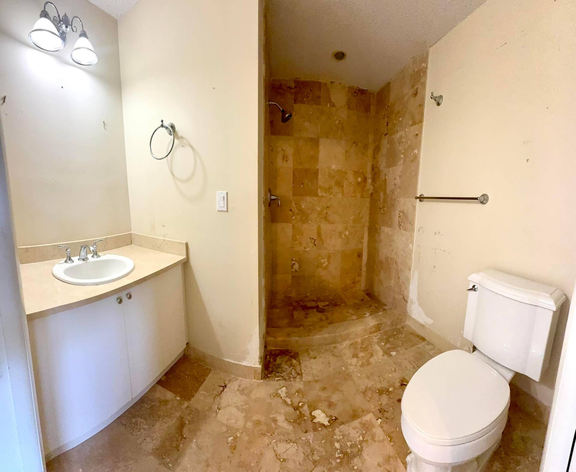 2390 NE 199th Street, Aventura, FL 33180 First floor master bathroom
