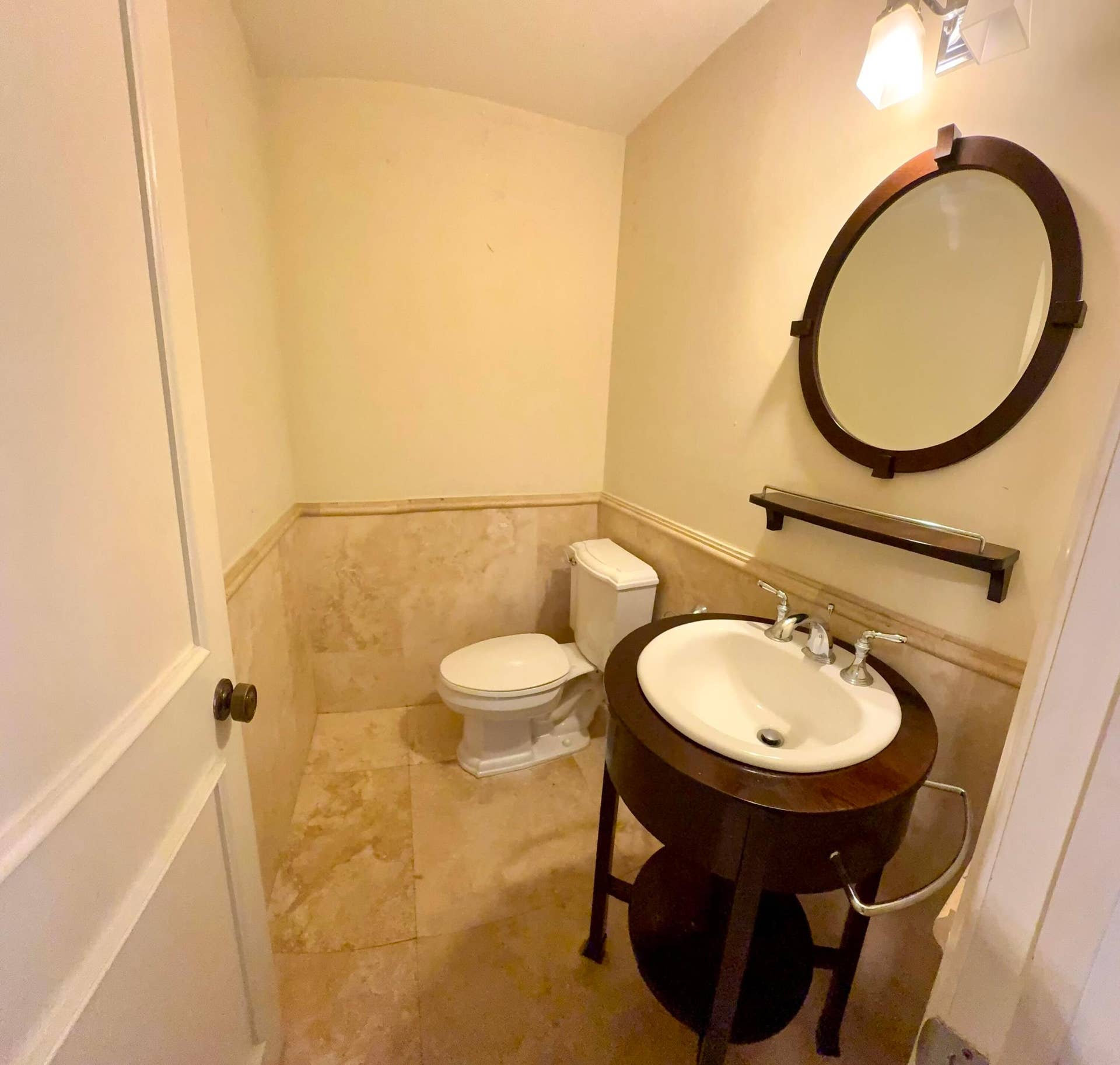 2390 NE 199th Street, Aventura, FL 33180 First floor Half bathroom