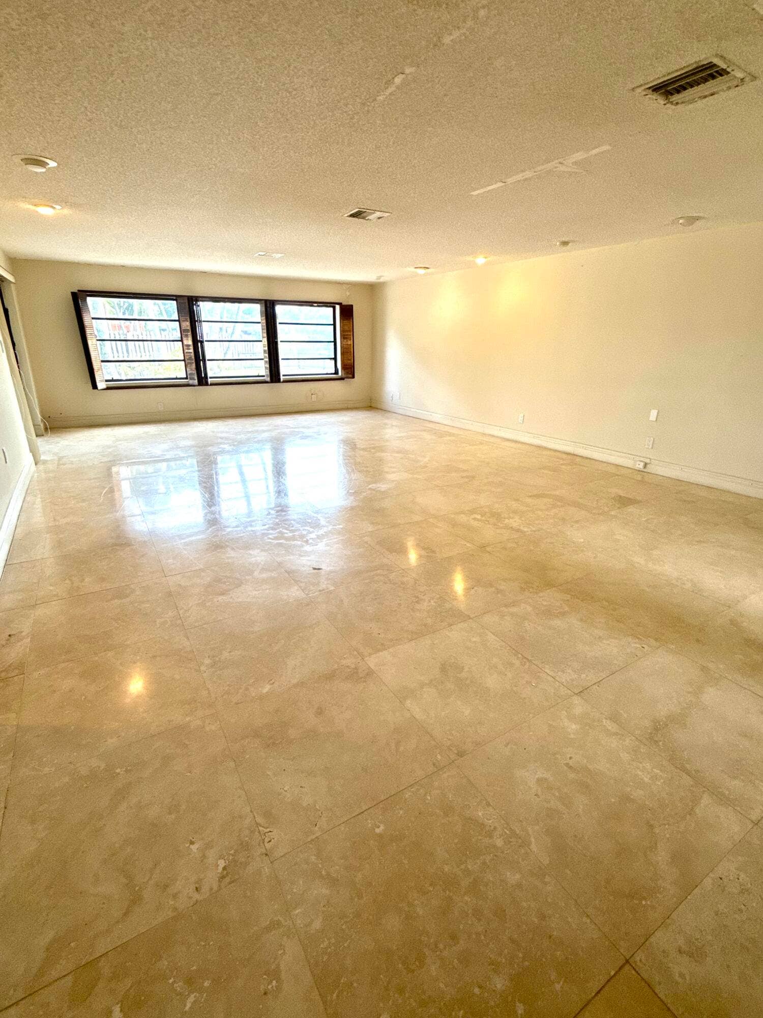 2390 NE 199th Street, Aventura, FL 33180 Living / Dining room overlooking the pool and lake