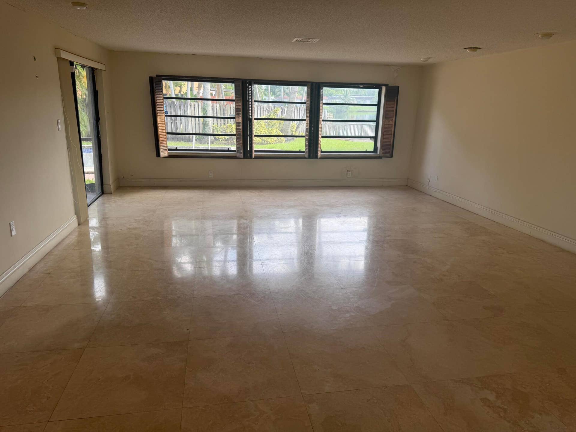 2390 NE 199th Street, Aventura, FL 33180 Living/Dining room overlooking front of the hiuse
