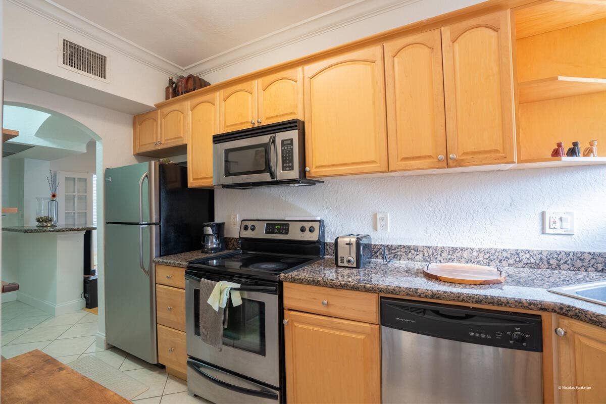403 NE 16th Avenue, #Apt 7, Fort Lauderdale, FL 33301 CP-8