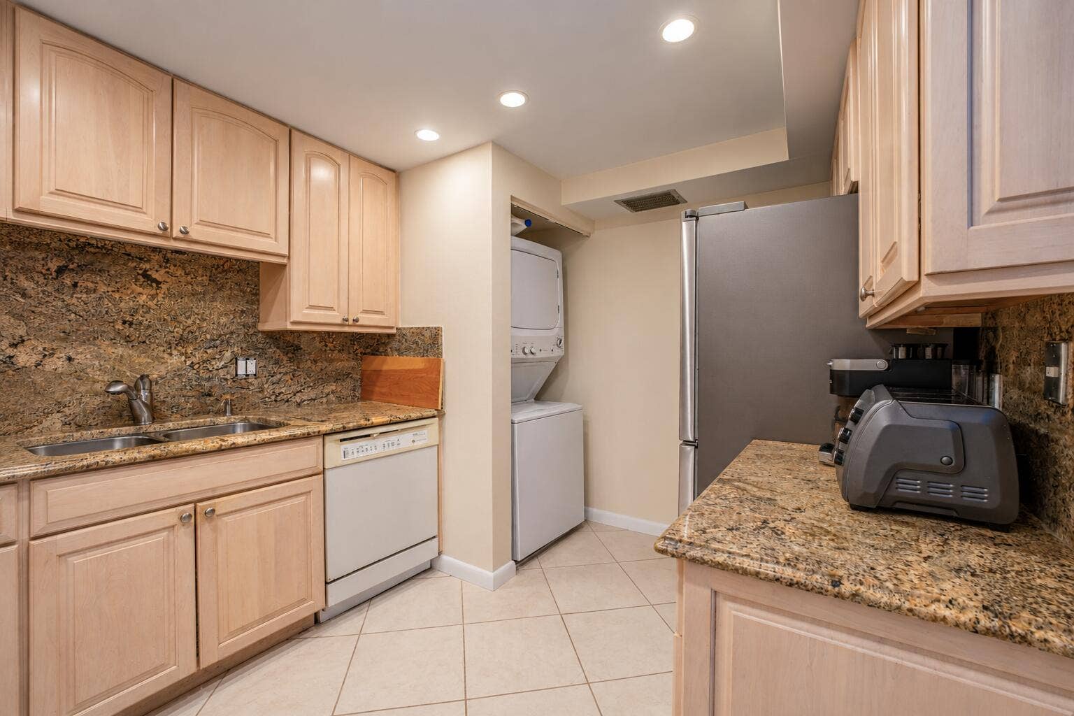 1800 S Ocean Boulevard, #1203, Pompano Beach, FL 33062 Kitchen