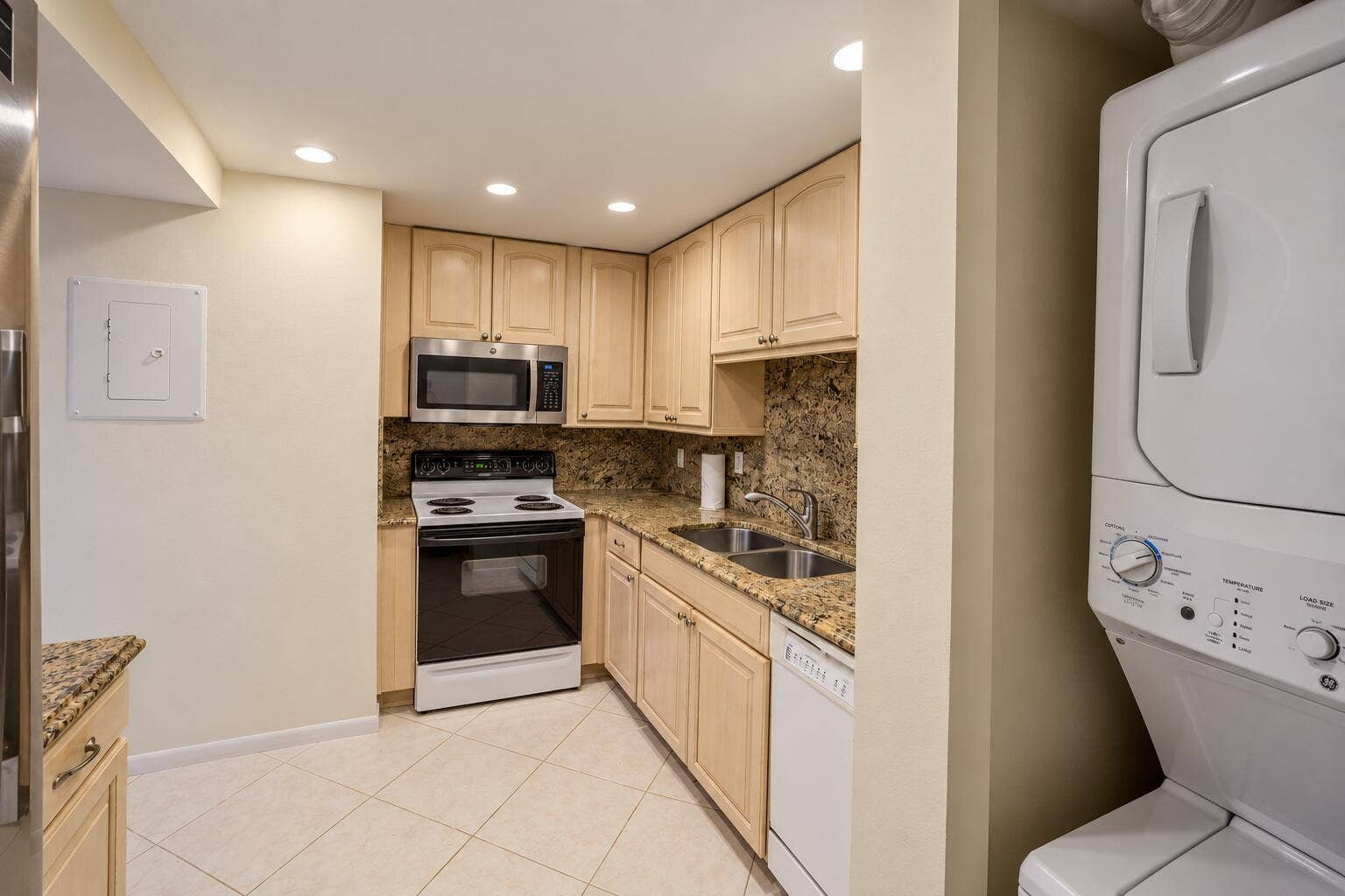 1800 S Ocean Boulevard, #1203, Pompano Beach, FL 33062 Kitchen