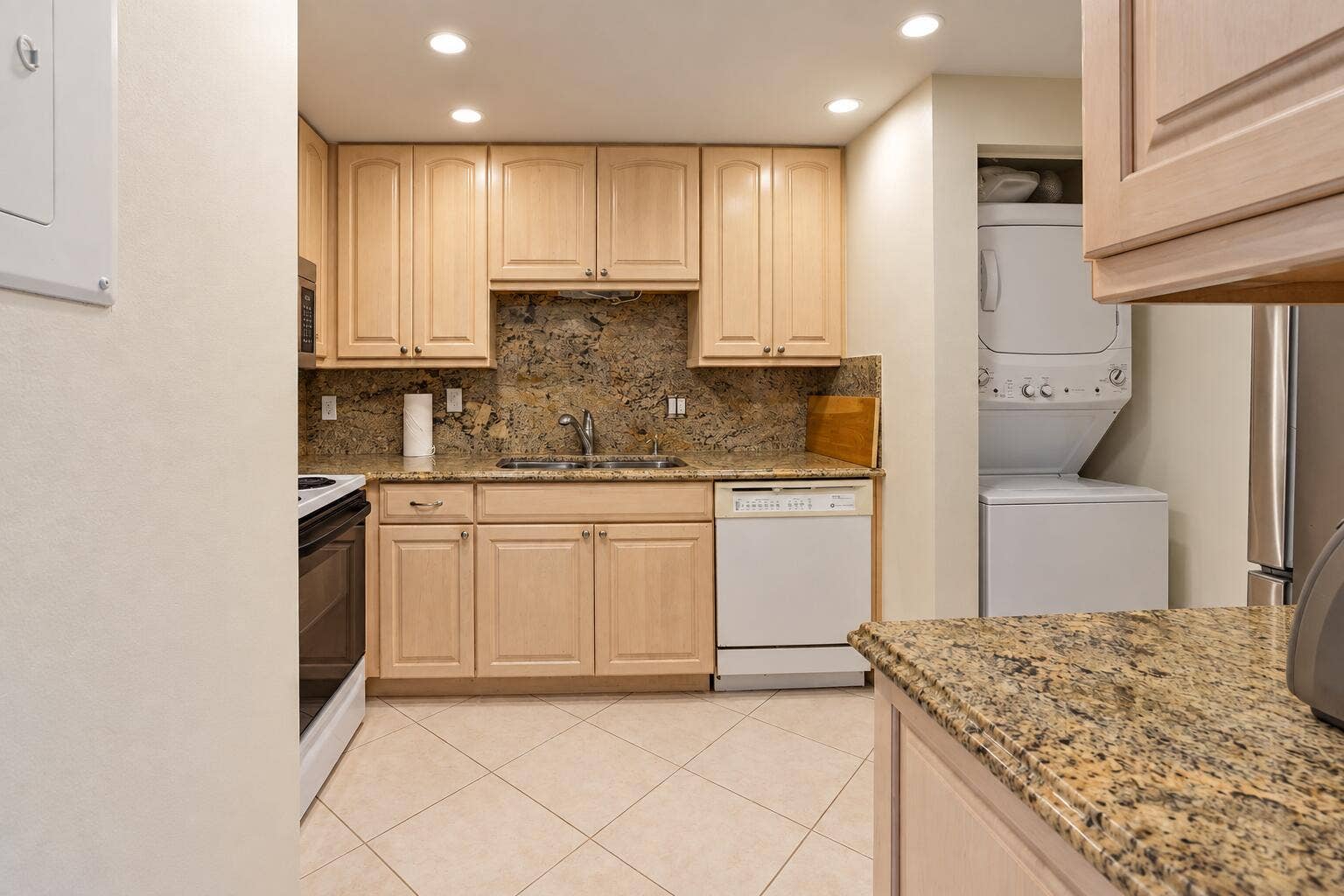 1800 S Ocean Boulevard, #1203, Pompano Beach, FL 33062 Kitchen