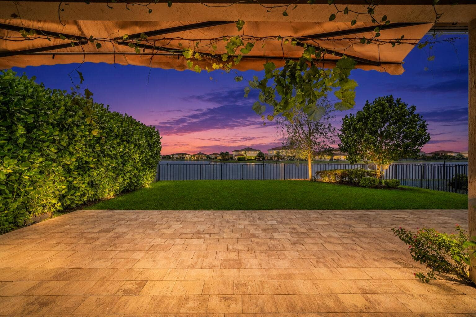 11850 N Baypoint Circle, Parkland, FL 33076 Night Shot 2