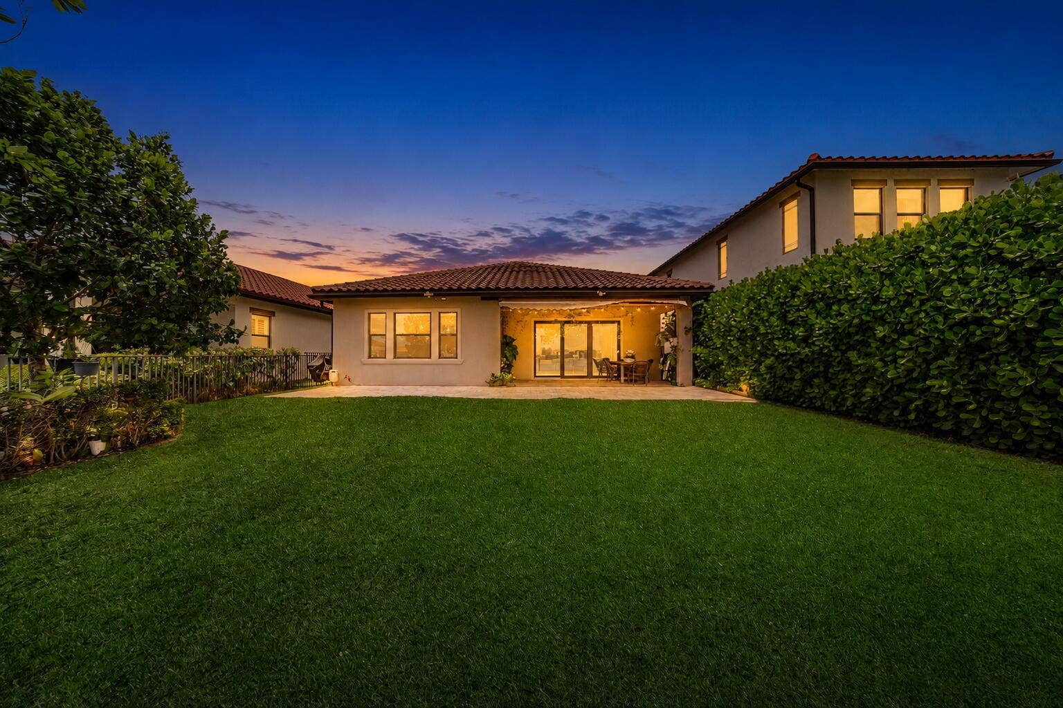 11850 N Baypoint Circle, Parkland, FL 33076 Night Shot 3