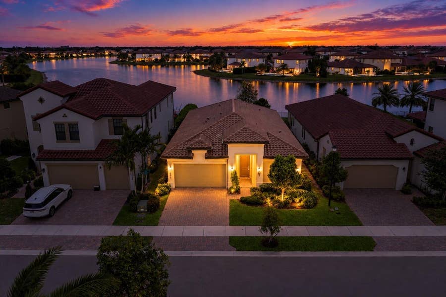 Property photo for 11850 N Baypoint Circle, Parkland, FL