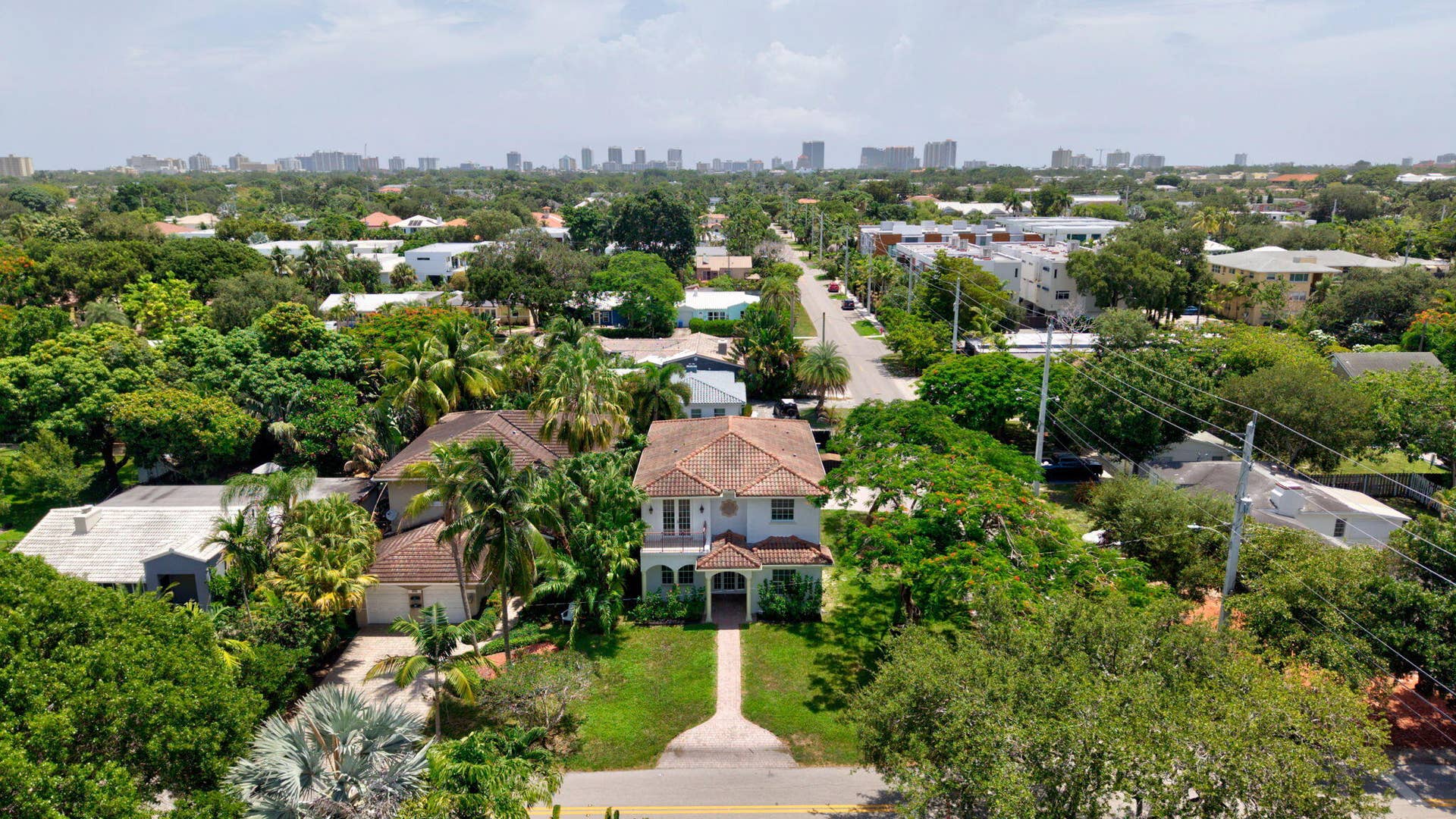 400 NE 8th Avenue, Fort Lauderdale, FL 33301 46-web-or-mls-DJI_20260814125516_0661_D_