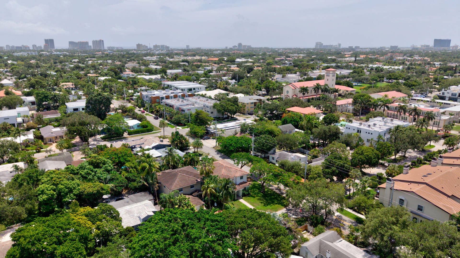 400 NE 8th Avenue, Fort Lauderdale, FL 33301 53-web-or-mls-DJI_20260814125655_0682_D_