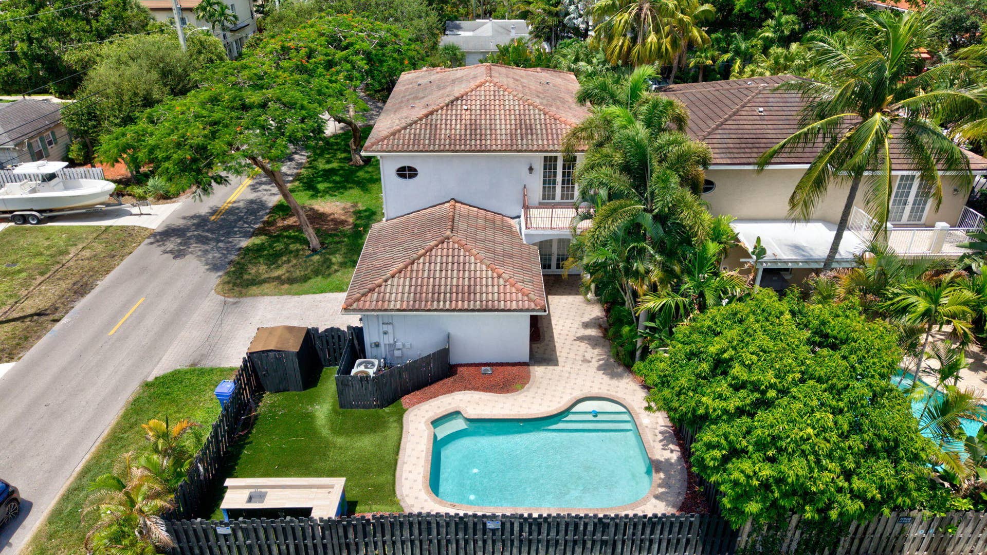 400 NE 8th Avenue, Fort Lauderdale, FL 33301 43-web-or-mls-DJI_20260814125411_0652_D_