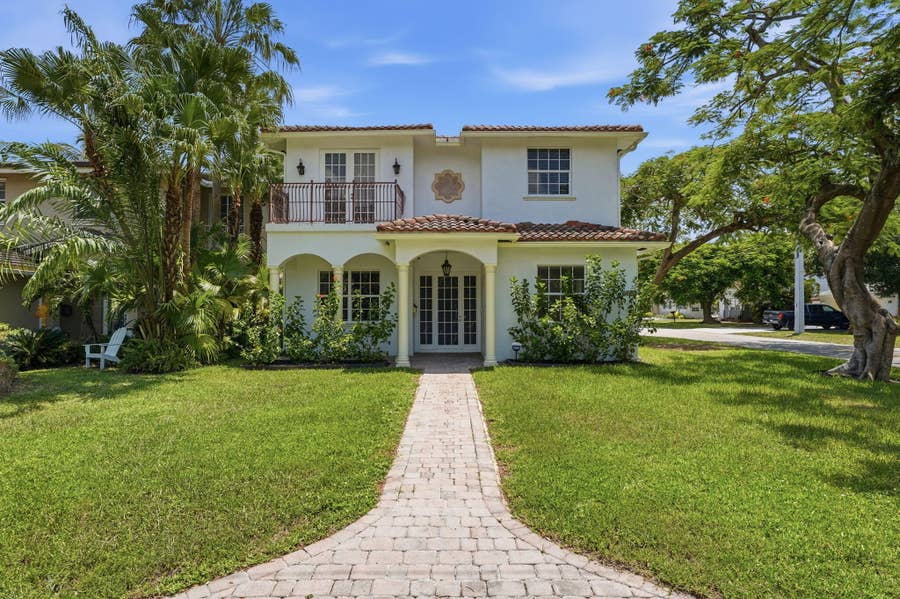 Property photo for 400 NE 8th Avenue, Fort Lauderdale, FL