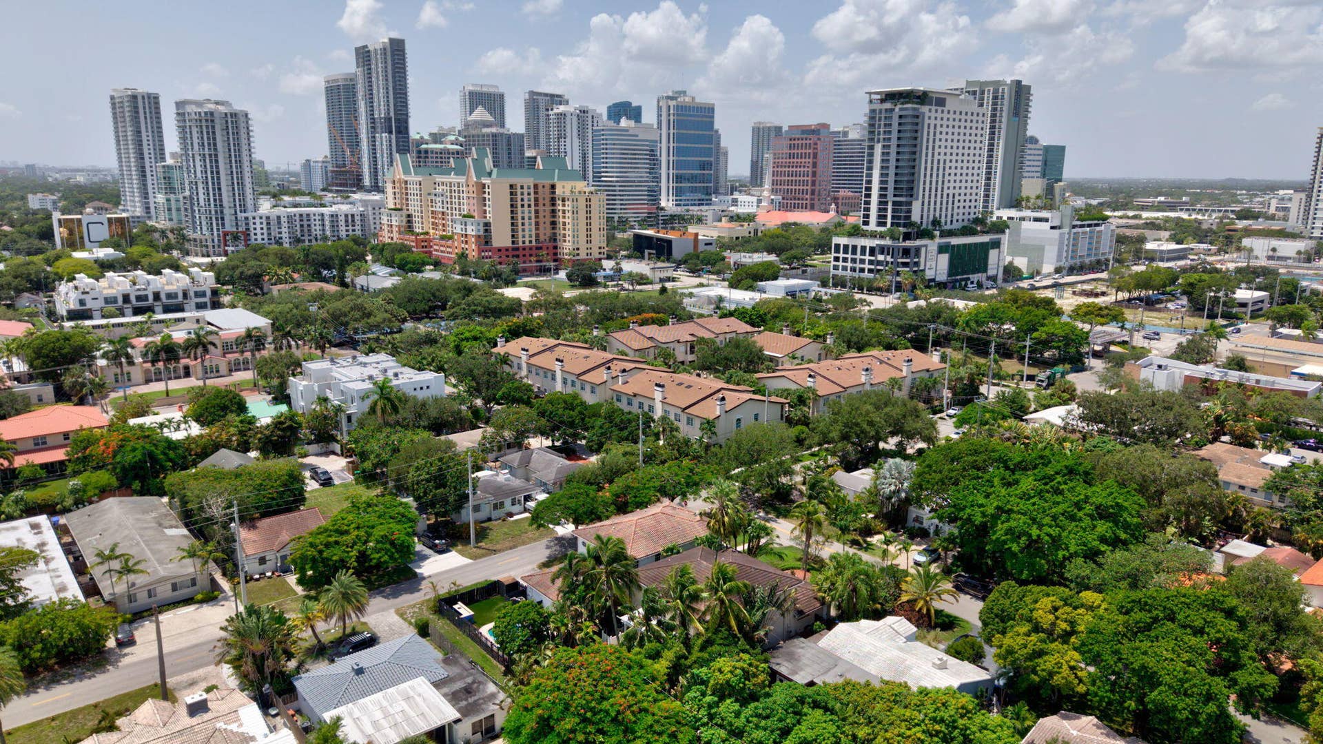400 NE 8th Avenue, Fort Lauderdale, FL 33301 51-web-or-mls-DJI_20260814125628_0676_D_