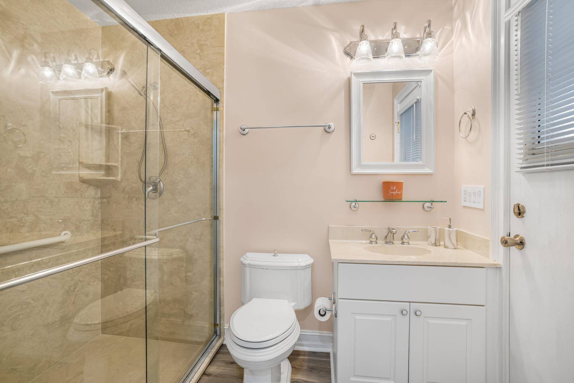 BATHROOM THREE WITH POOL ACCESS