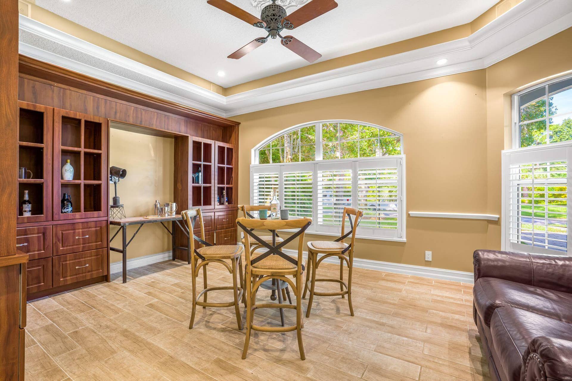 BONUS ROOM WITH BUILT INS