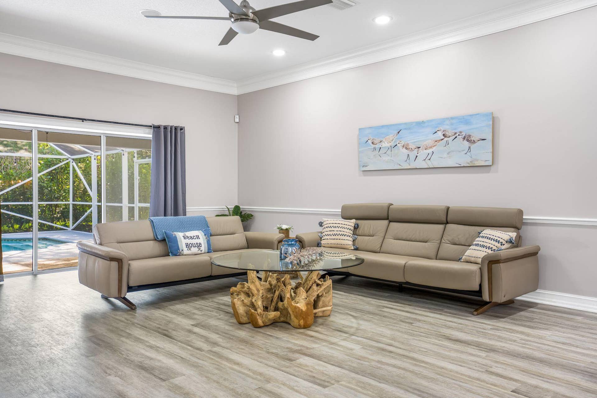 LARGE LIVING AREA