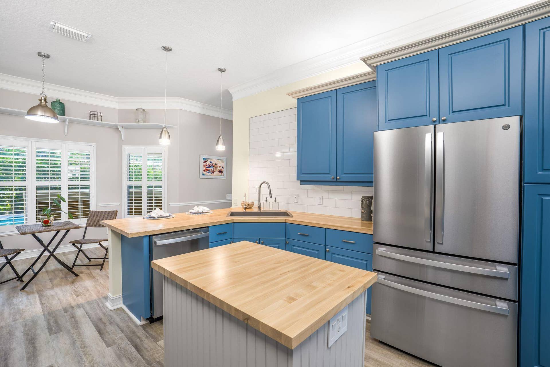 KITCHEN ISLAND