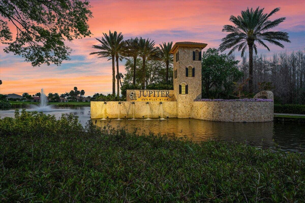 159 Tresana Boulevard, #113, Jupiter, FL 33478 Welcome Home To Paradise