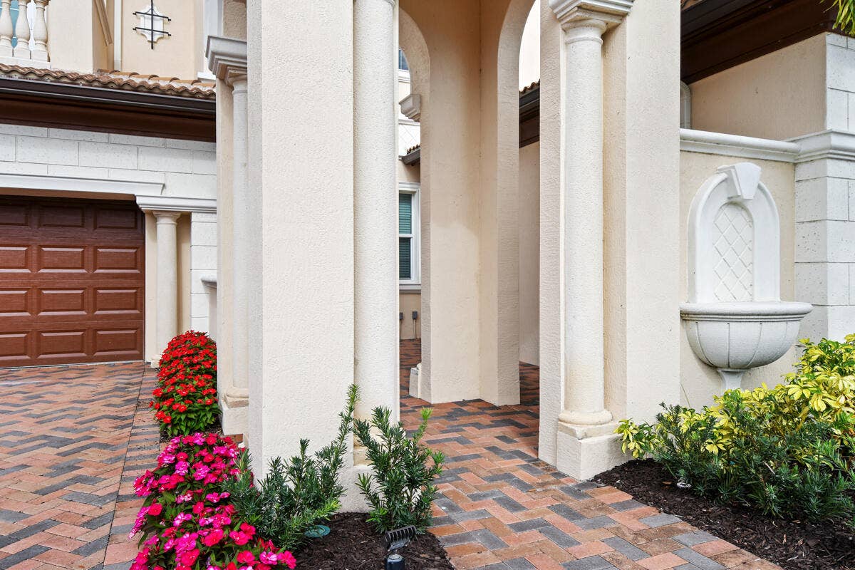 159 Tresana Boulevard, #113, Jupiter, FL 33478 Inviting Courtyard Entry