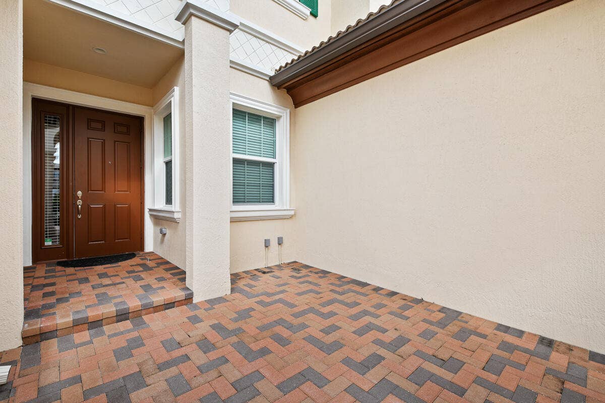 159 Tresana Boulevard, #113, Jupiter, FL 33478 Inviting Courtyard Entry