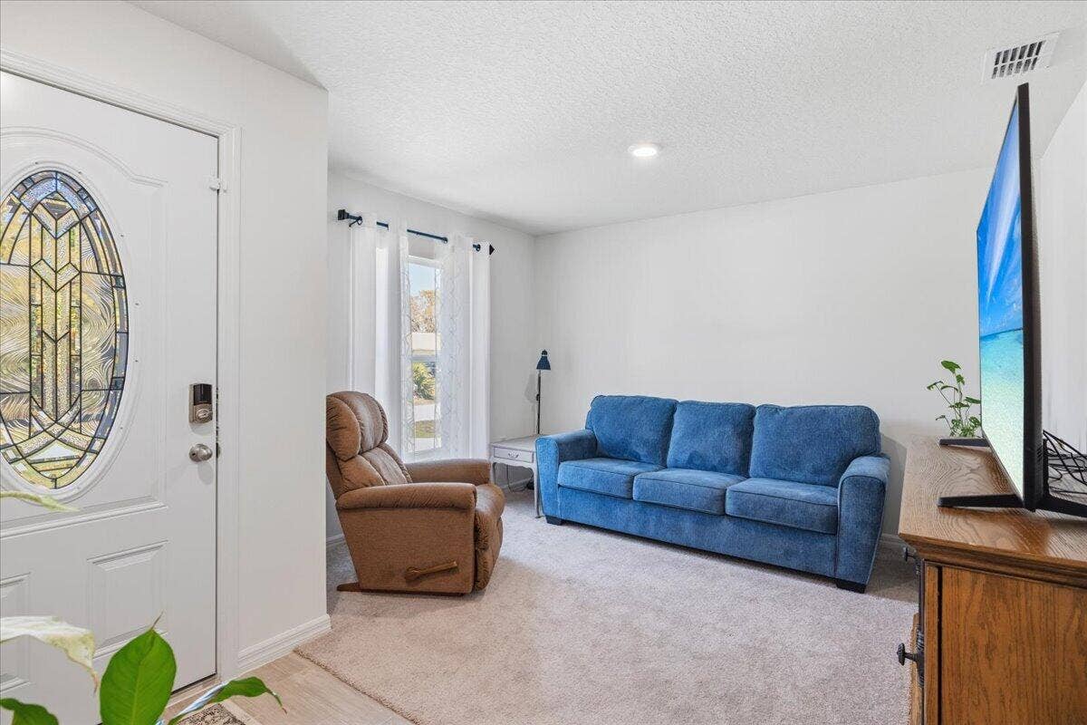542 Mimosa Street SW, Palm Bay, FL 32908 15-0B2A9087