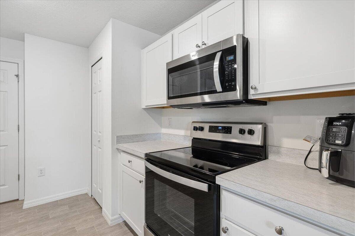 542 Mimosa Street SW, Palm Bay, FL 32908 23-0B2A9172