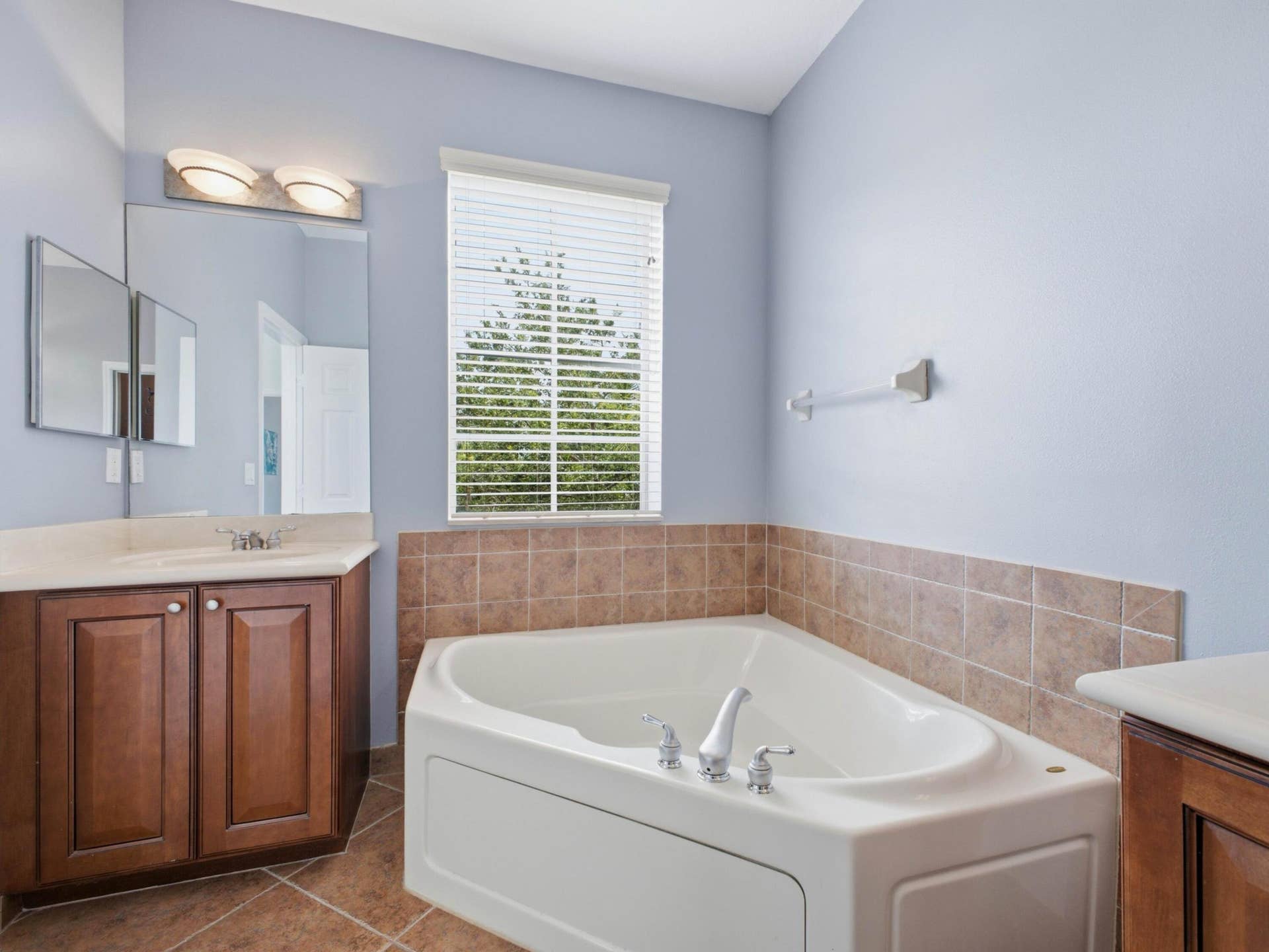 140 Seagrape Drive, #108, Jupiter, FL 33458 Primary Bathroom
