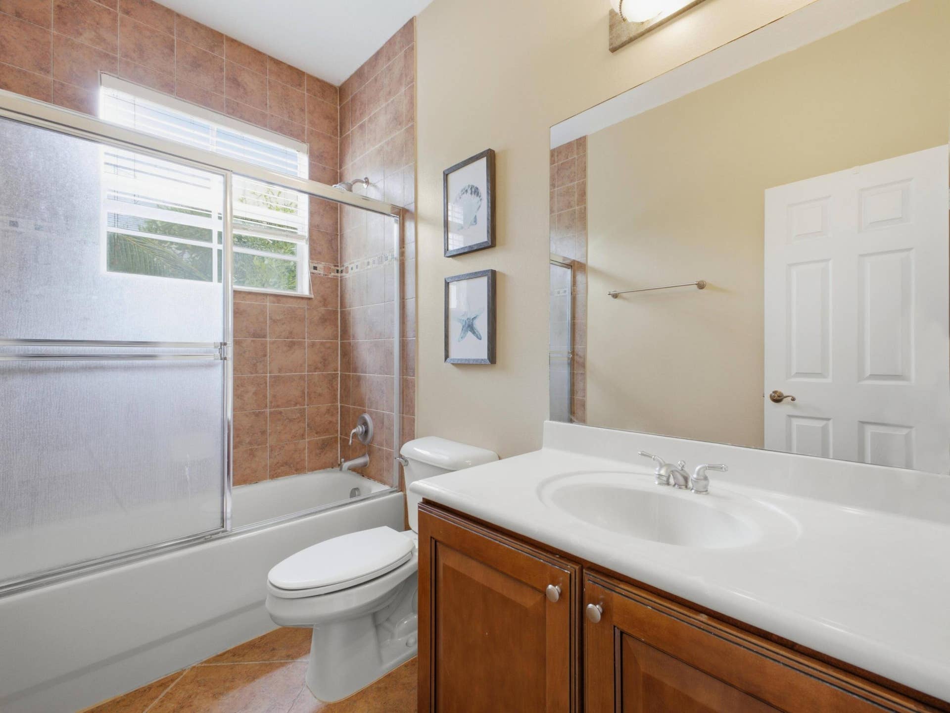 140 Seagrape Drive, #108, Jupiter, FL 33458 Shared Bathroom