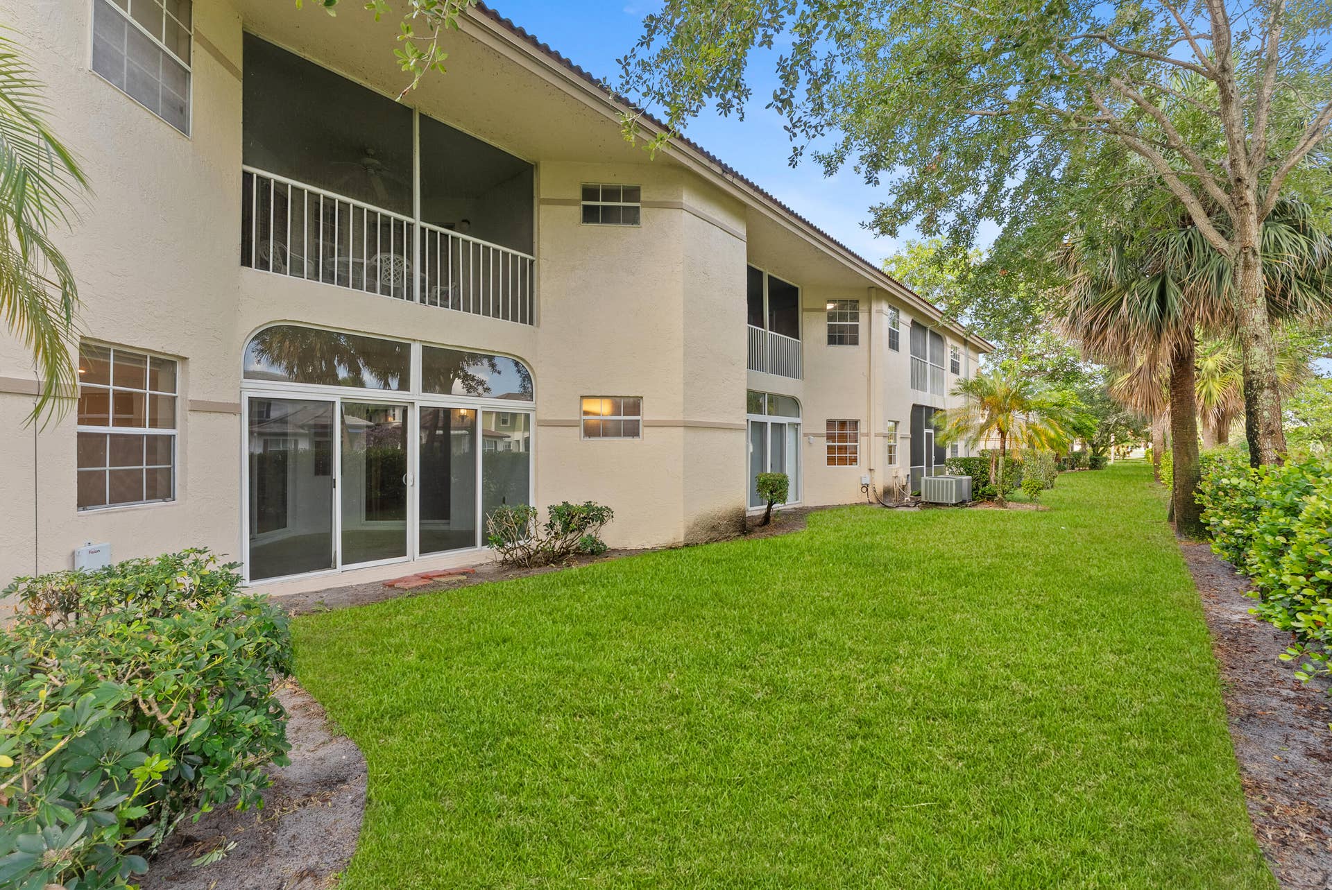 6705 Via Regina, Boca Raton, FL 33433 backyard