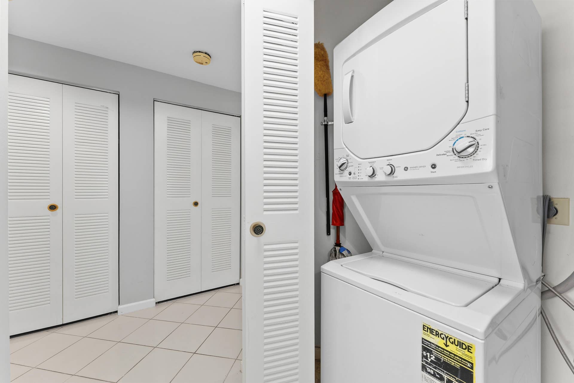 6705 Via Regina, Boca Raton, FL 33433 washer dryer