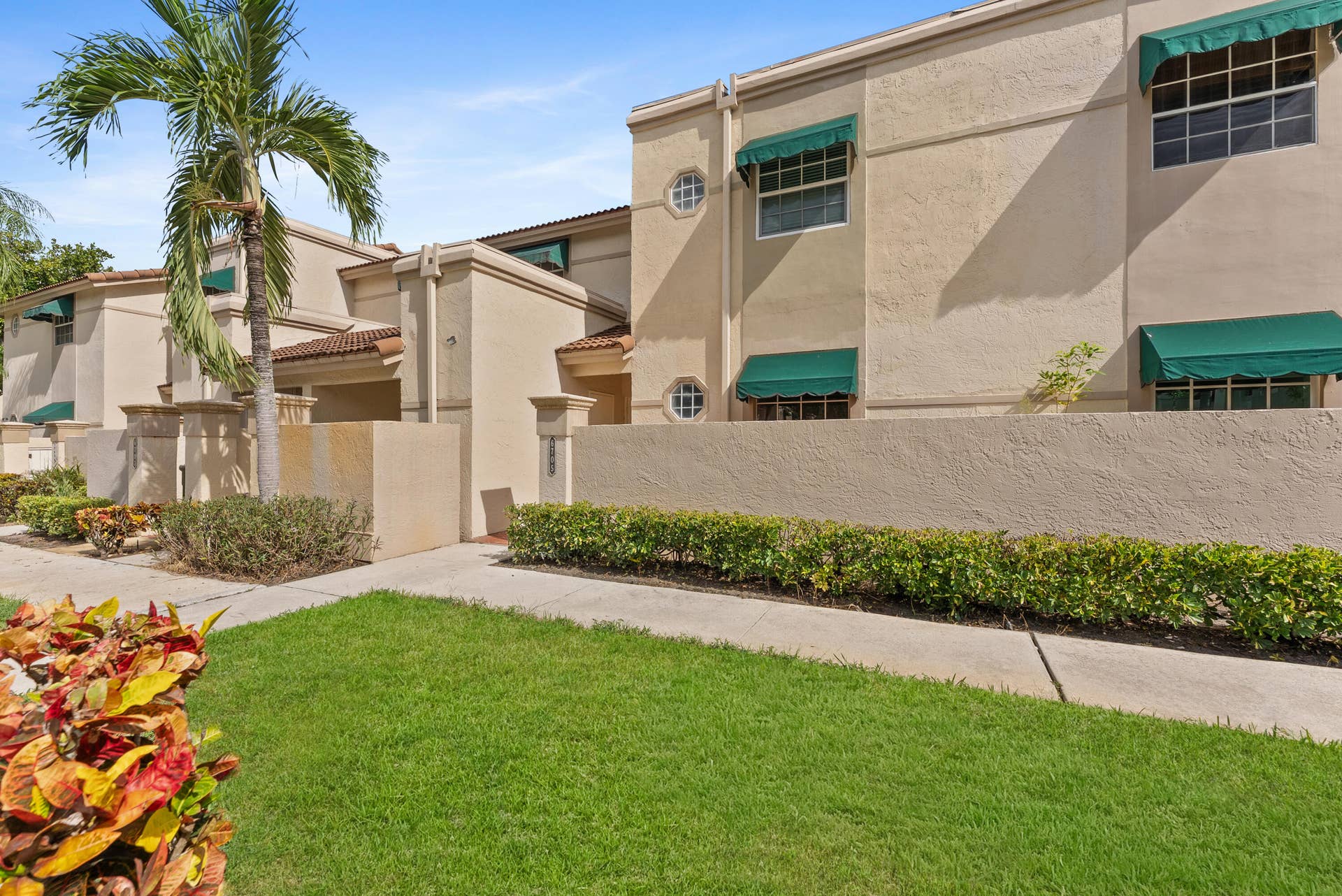 6705 Via Regina, Boca Raton, FL 33433 front