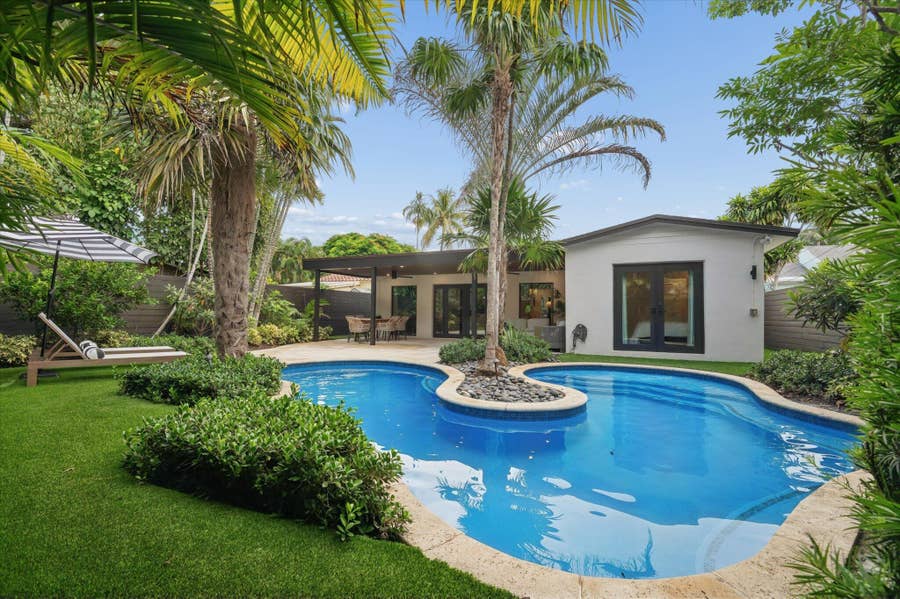 Property photo for 541 NE 8th Avenue, Fort Lauderdale, FL