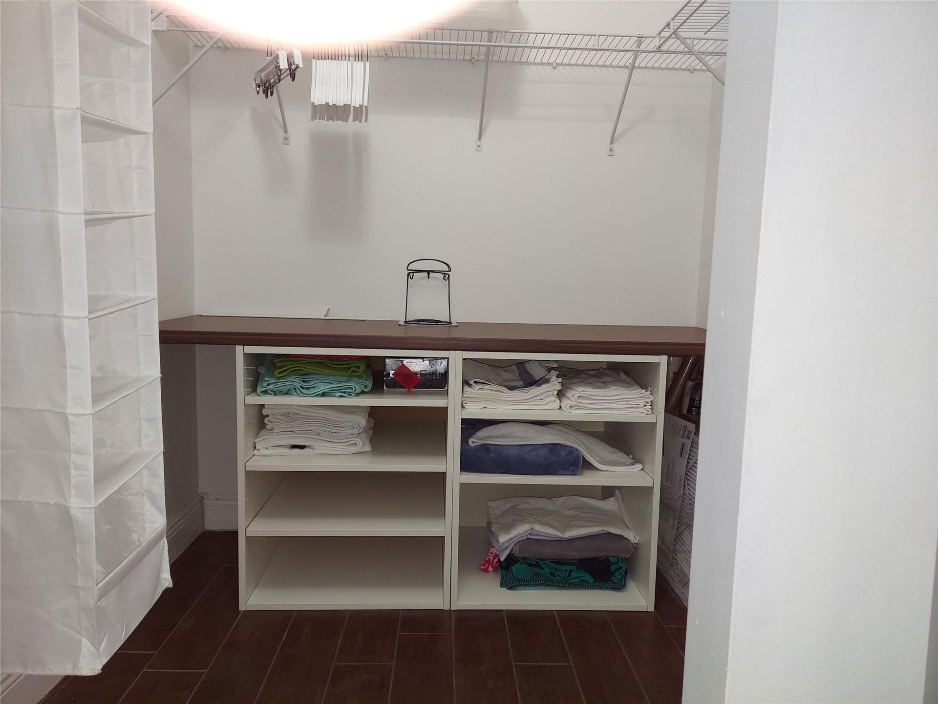 MASTER WALK-IN CLOSET