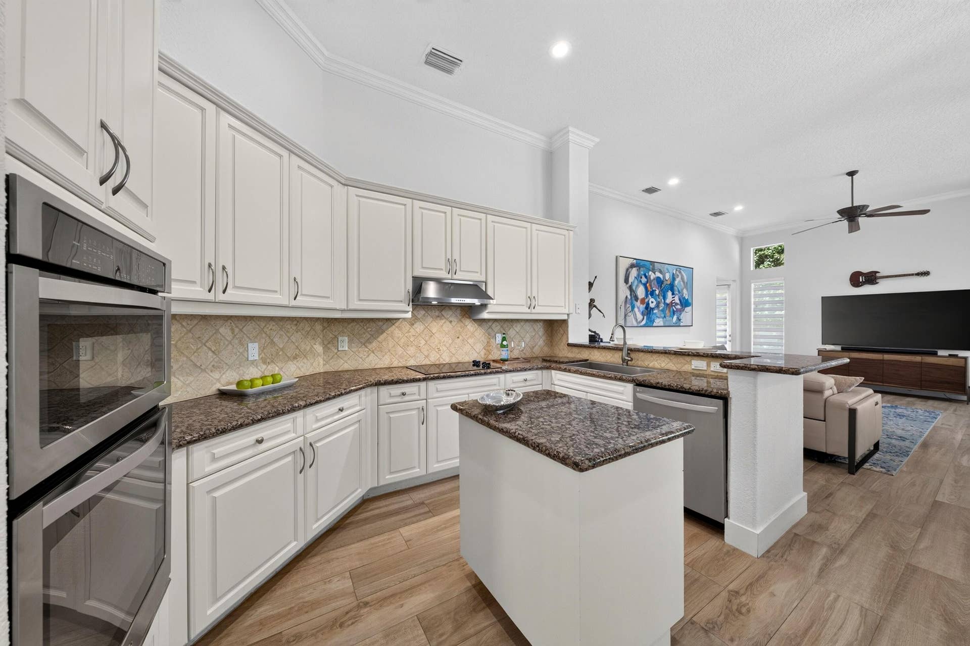 016-022-Kitchen-4000x2666