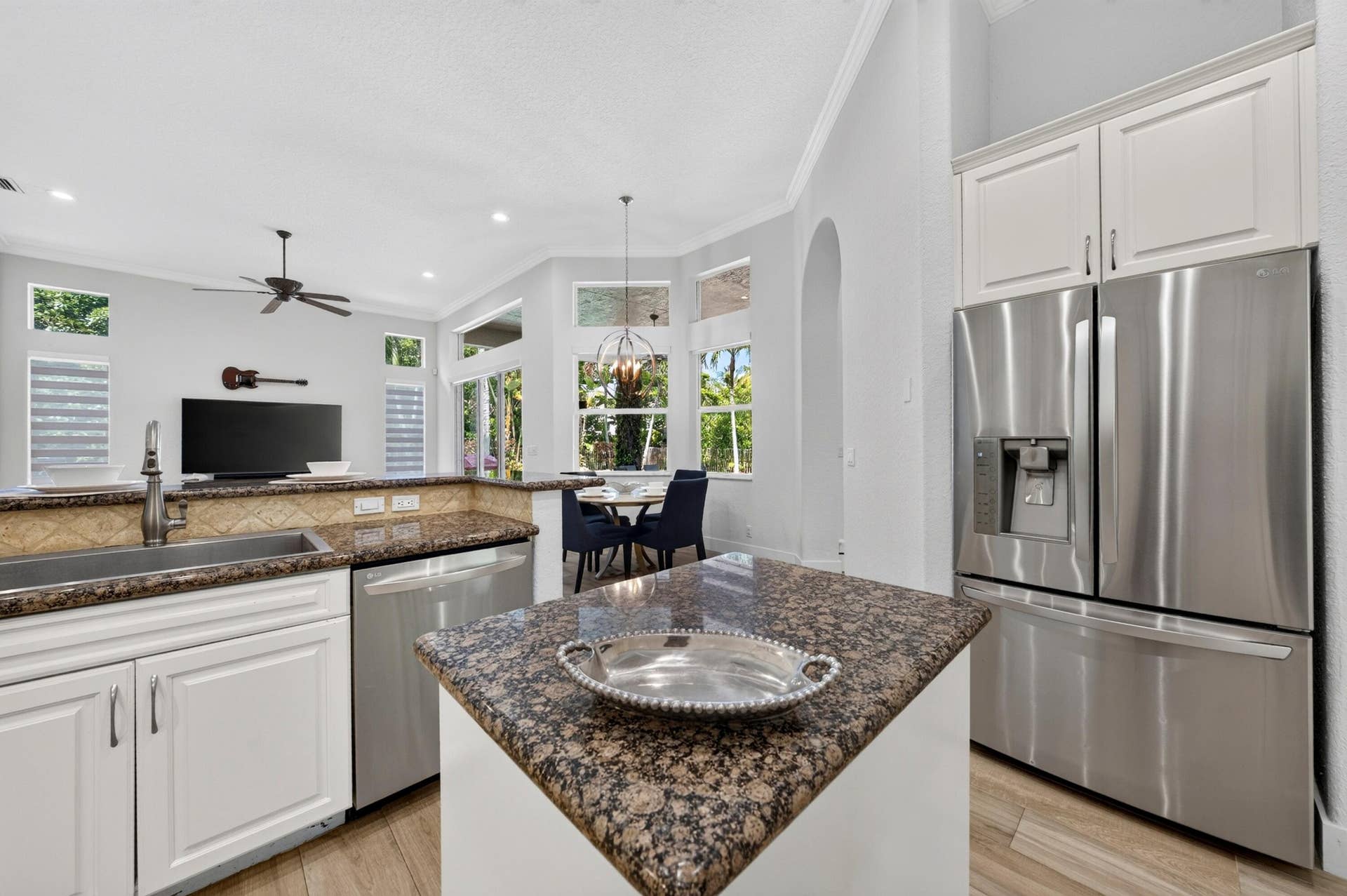 017-014-Kitchen-4000x2662