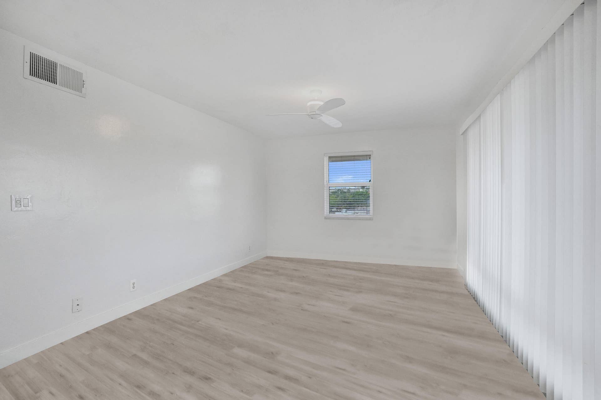 2862 NE 32ND Street, #13, Fort Lauderdale, FL 33306 DSC08503