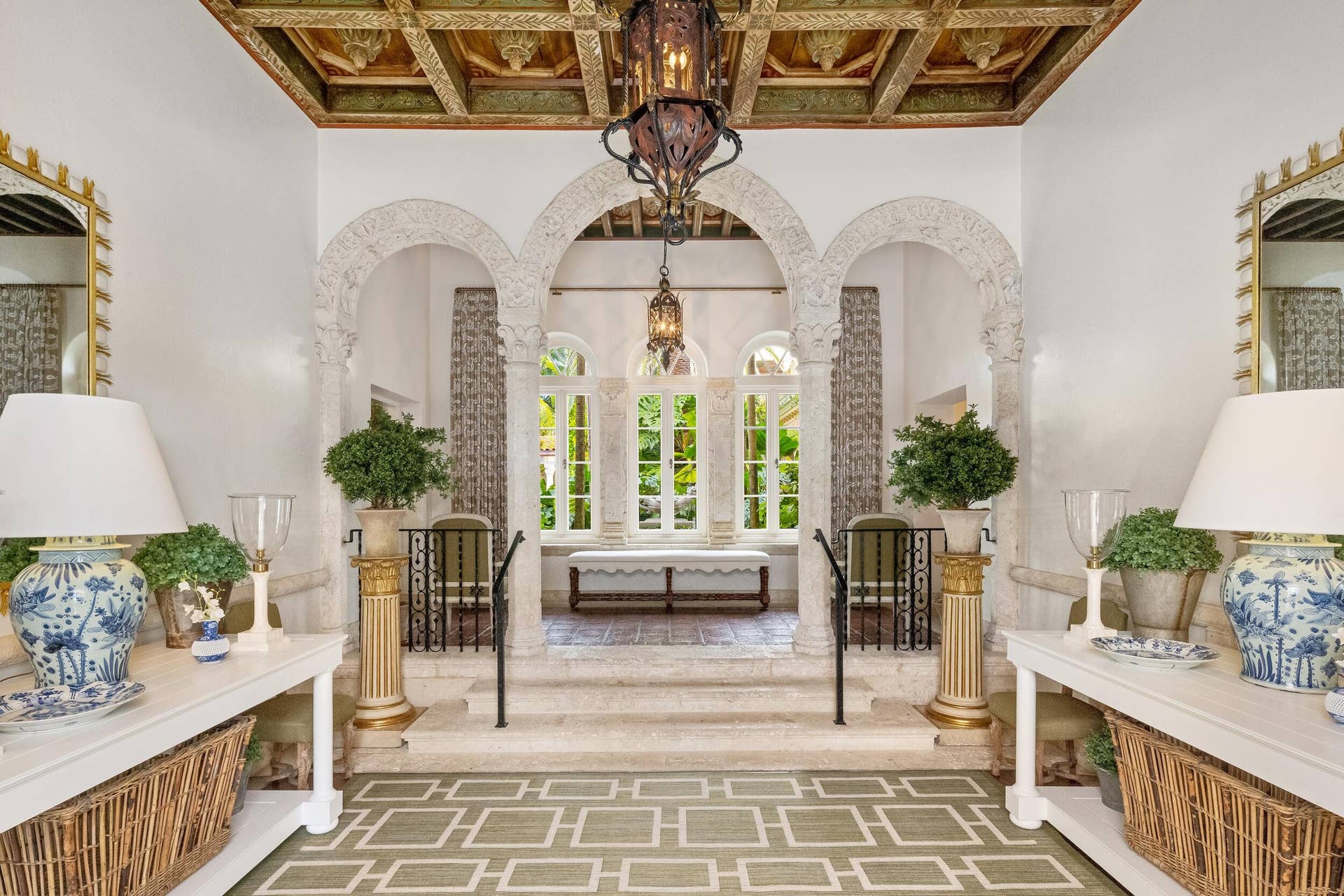 920 S Ocean Boulevard, Palm Beach, FL 33480 Foyer