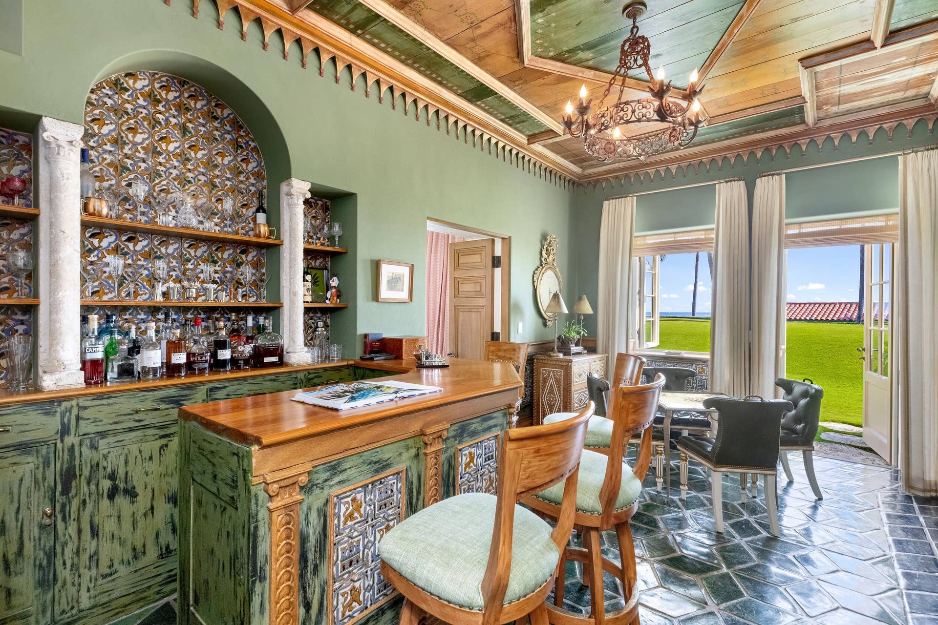 920 S Ocean Boulevard, Palm Beach, FL 33480 Bar Area