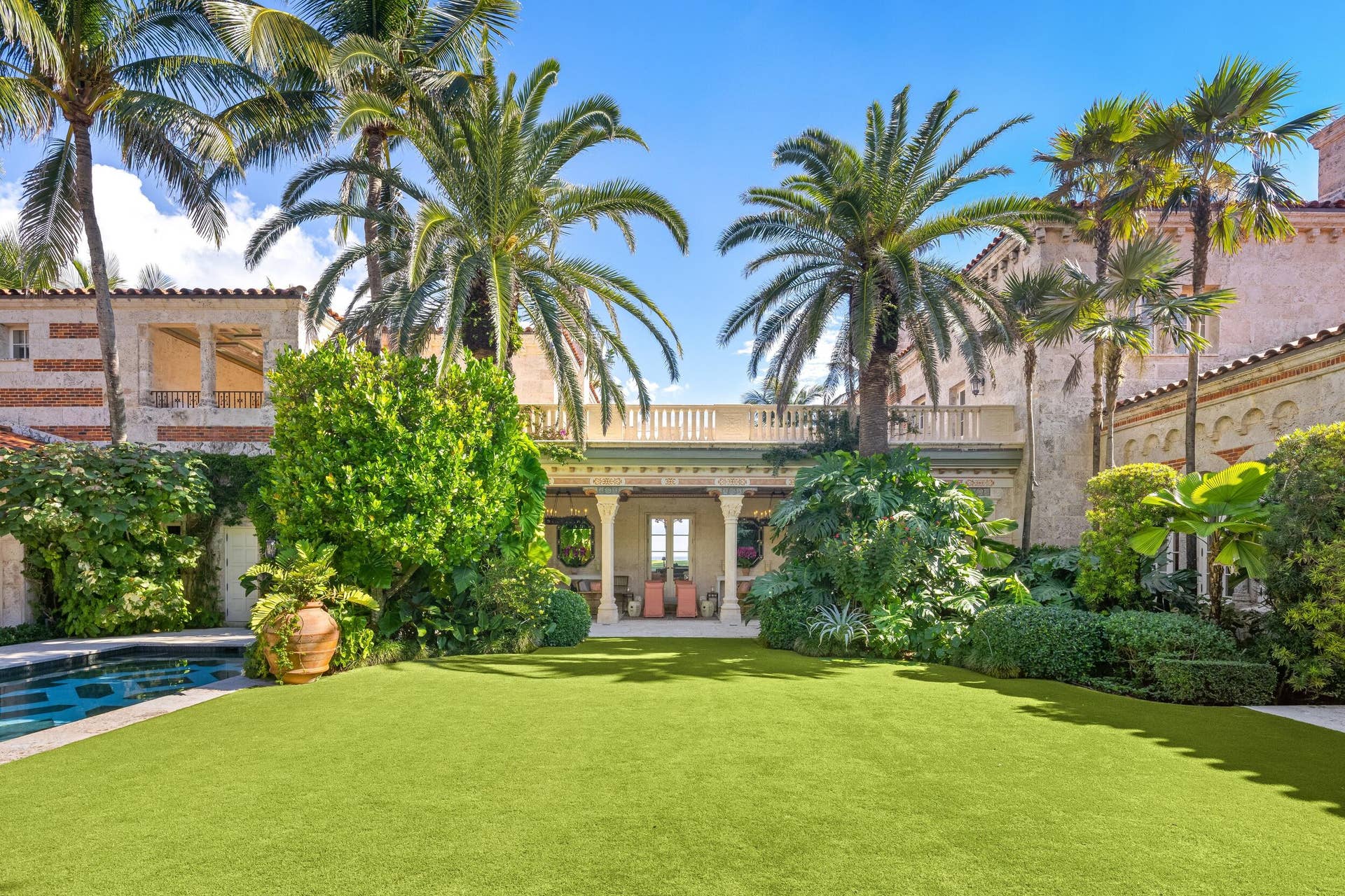 920 S Ocean Boulevard, Palm Beach, FL 33480 Courtyard