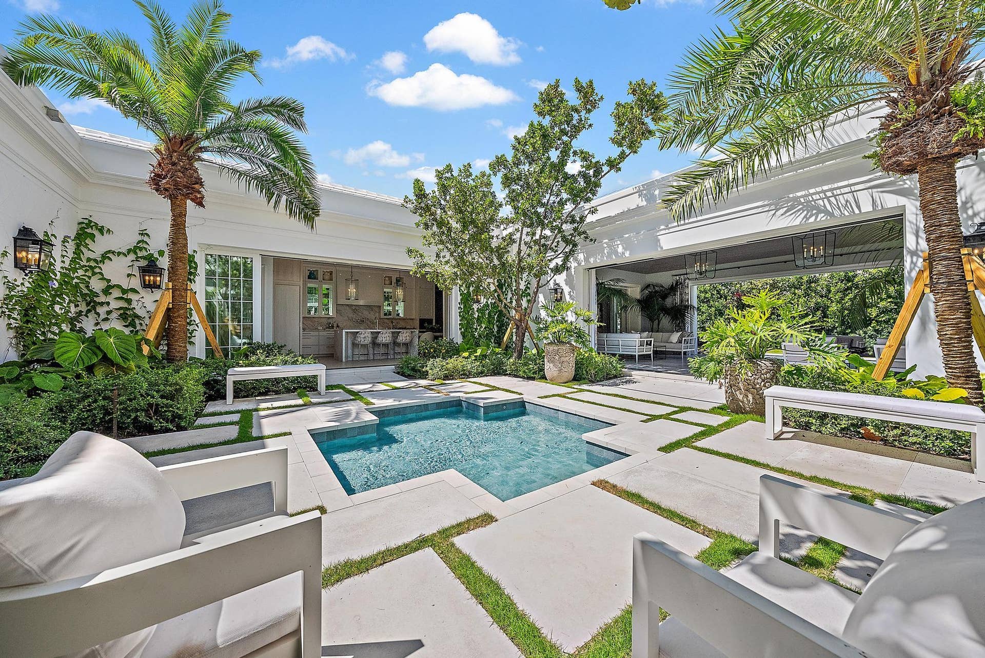 311 Polmer Park Road, Palm Beach, FL 33480 Courtyard