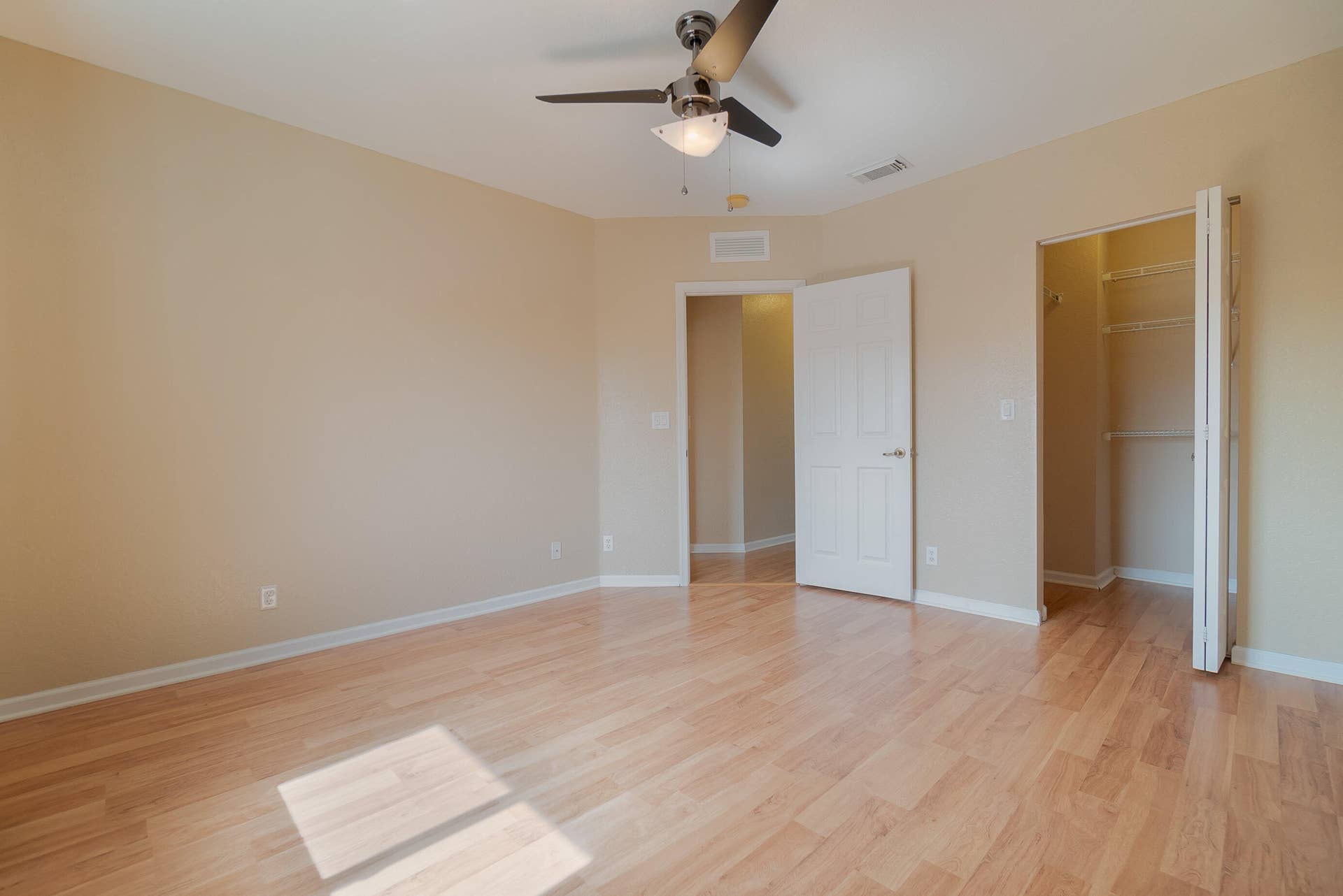bedroom 1-2